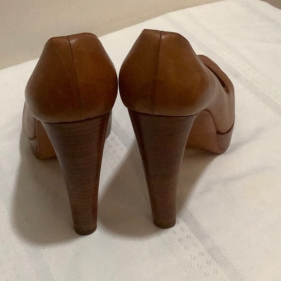 Stuart Weitzman Camel Brown Leather Platform Heel - Picture 7 of 10